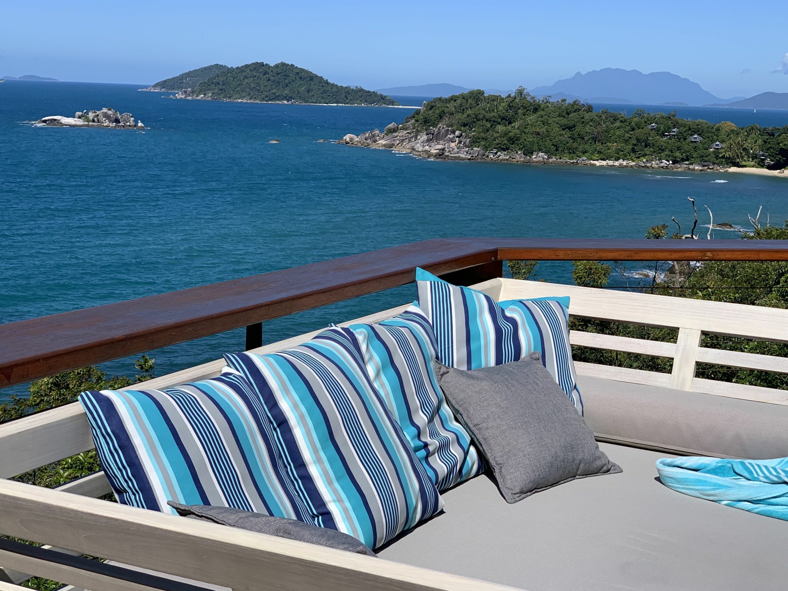 Romantic Luxury Villa, Magnesium Plunge Pool, Perfect for Couples.private Island