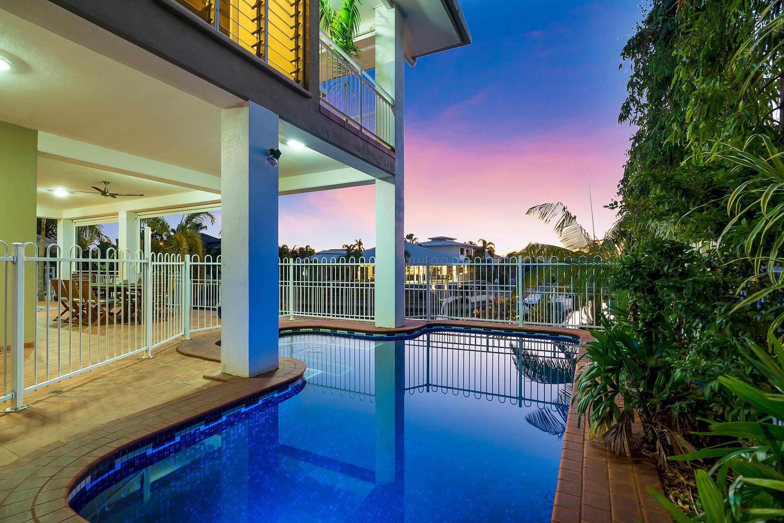 LARRAKEYAH PALMS — Darwin luxury on Cullen Bay Marina with Pool