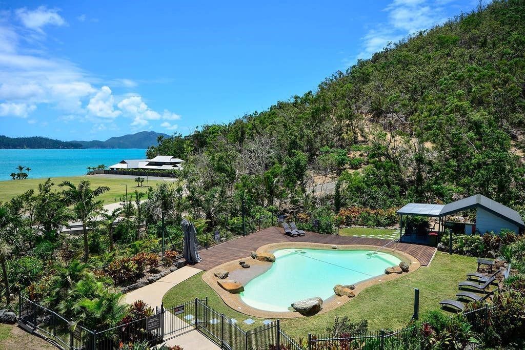 Frangipani 005 - Beachfront Apartment on Hamilton Island