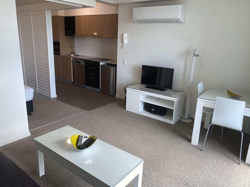 Secured Parking + Pool + Gym 1 Bed Apt