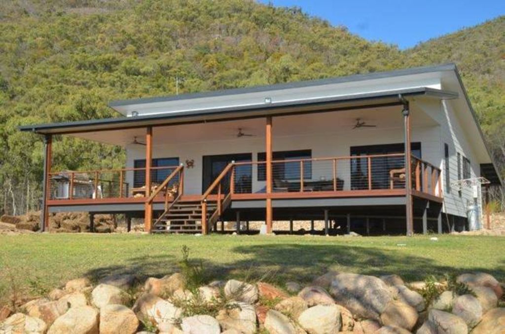 'cape Gloucester Retreat', Beachfront Seclusion!