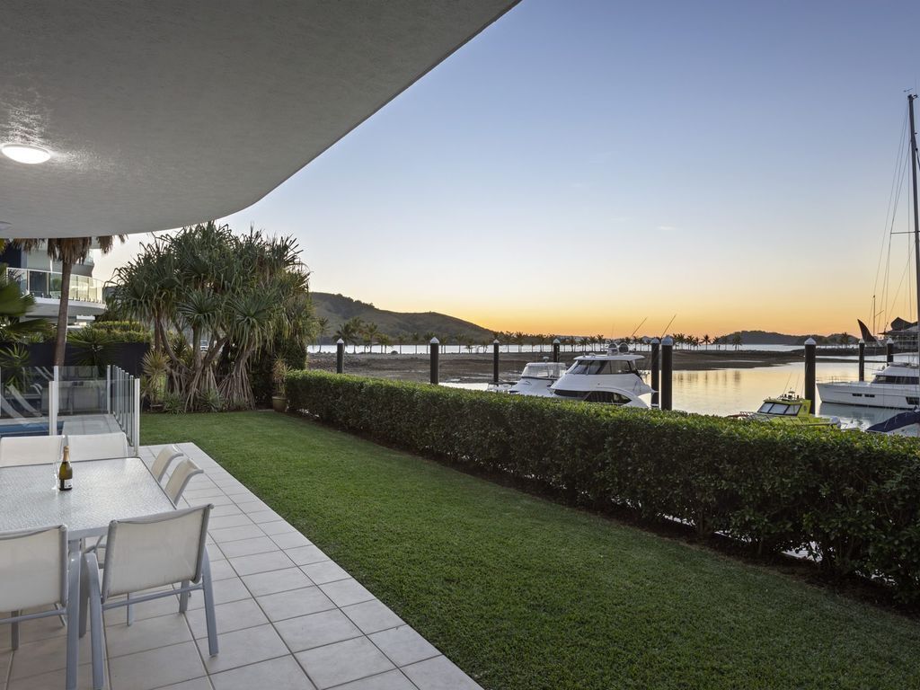 Pavillions 12 - Waterfront Spacious 4 Bedroom With Own Inground Pool And Golf Buggy