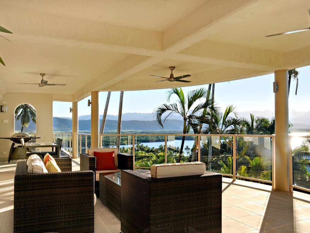 Island Point Villa 4 - Close to Town With Magnificent Ocean Views