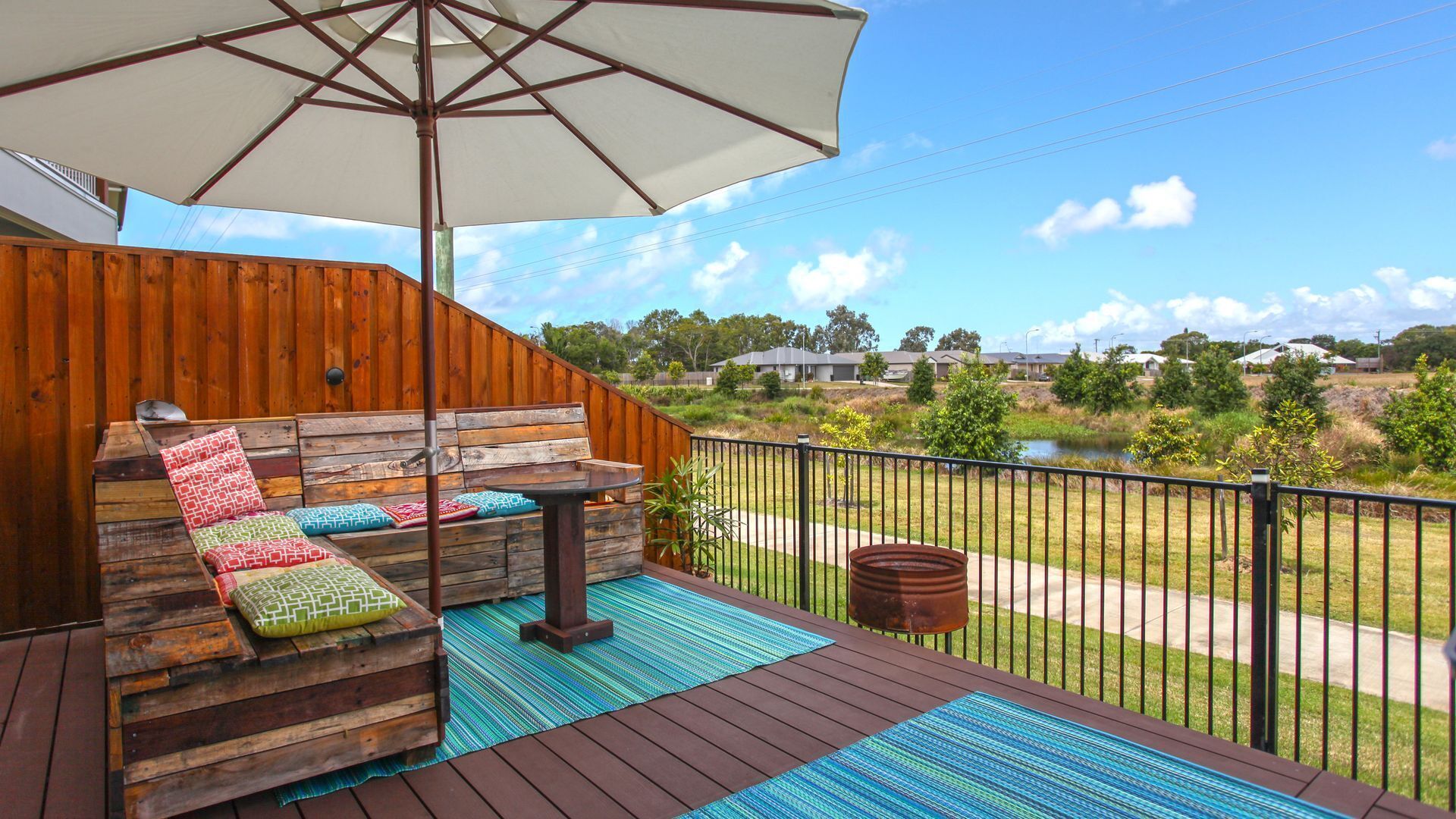 Lakeside Deck Holiday House