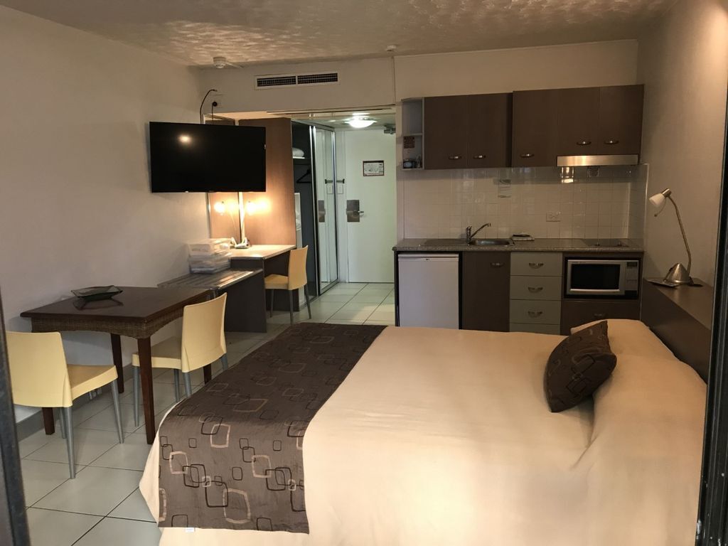 All Inclusive Rental: Tidy Renovated Studio Apartment on The Strand