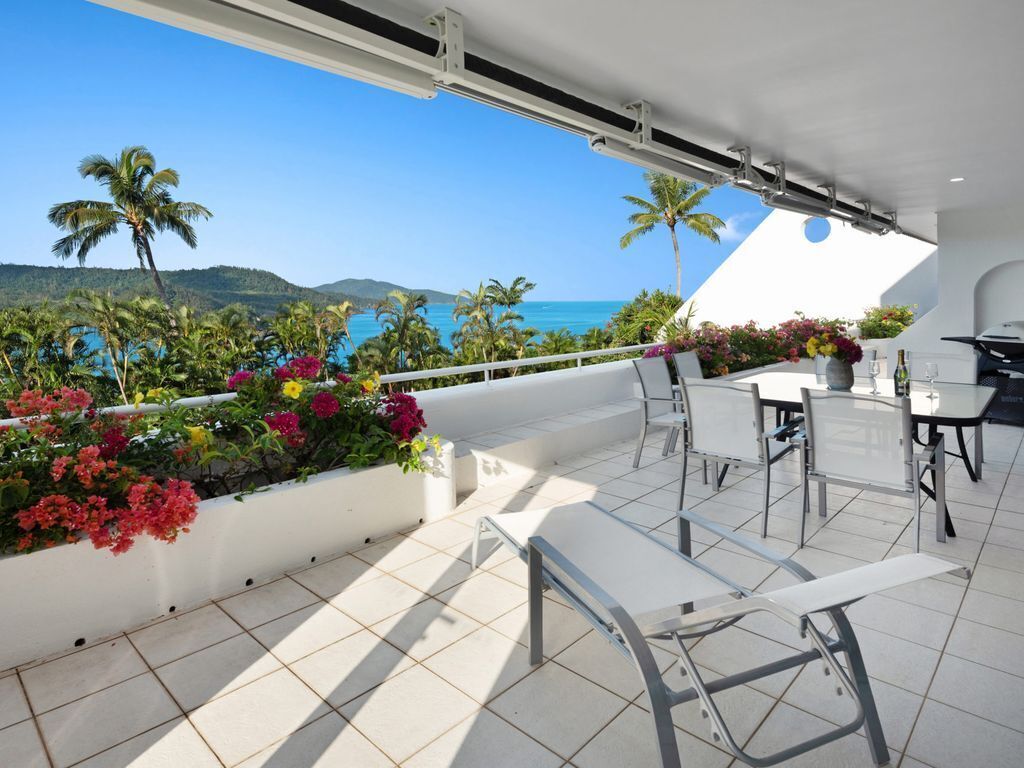 NEW Bella Azure Two Bedroom Two Bathroom Spacious Ocean-view Apartment With Golf Buggy