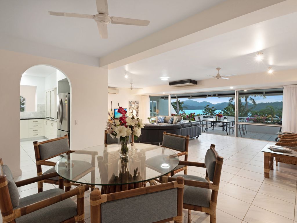 NEW Bella Azure Two Bedroom Two Bathroom Spacious Ocean-view Apartment With Golf Buggy