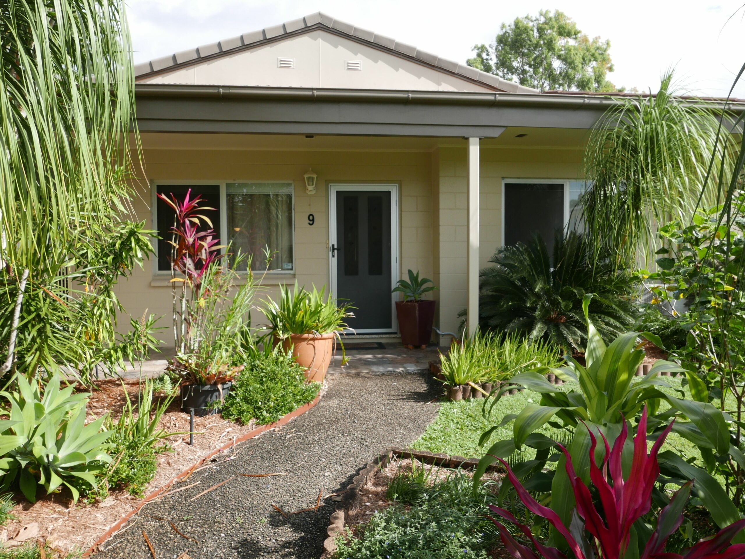 Tropical Retreat - Fully Firnished with Swimming Pool