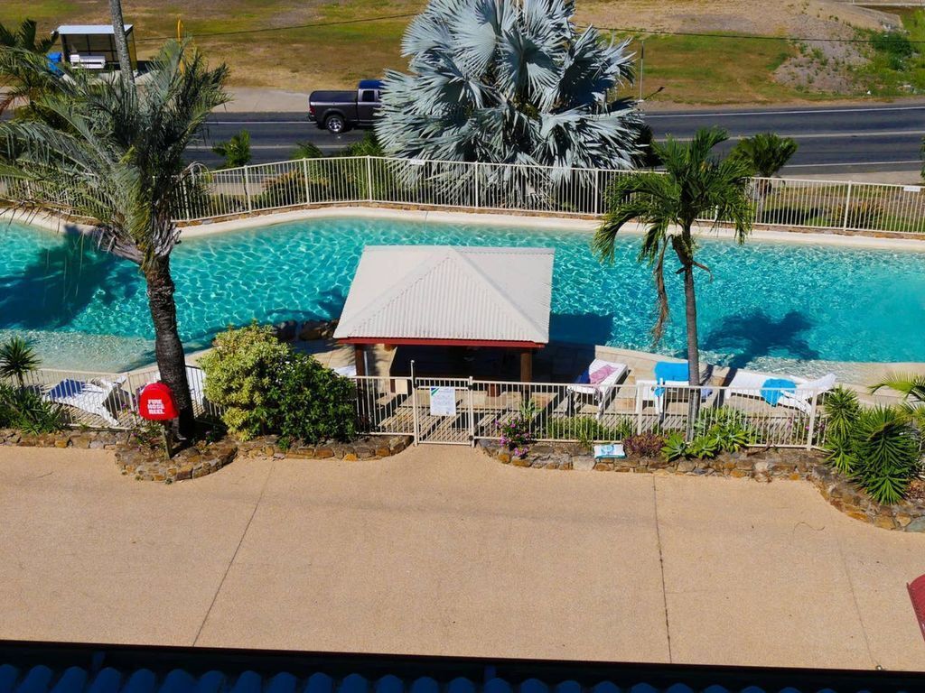 Ocean View Over Port of Airlie Wifi Pool