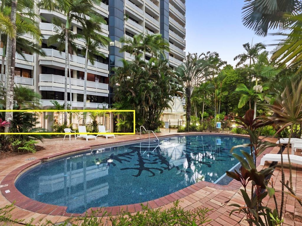 Luxury Pool Side Apartment in Beachfront Resort