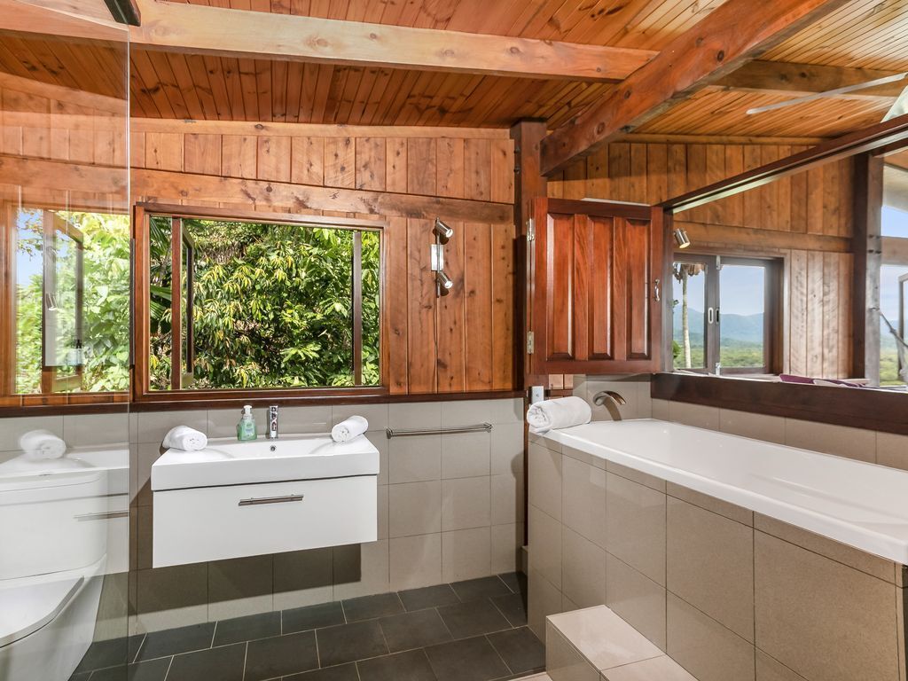 Daintree Holiday Homes - La Vista - Ocean Views With Private Pool & Jet Spa