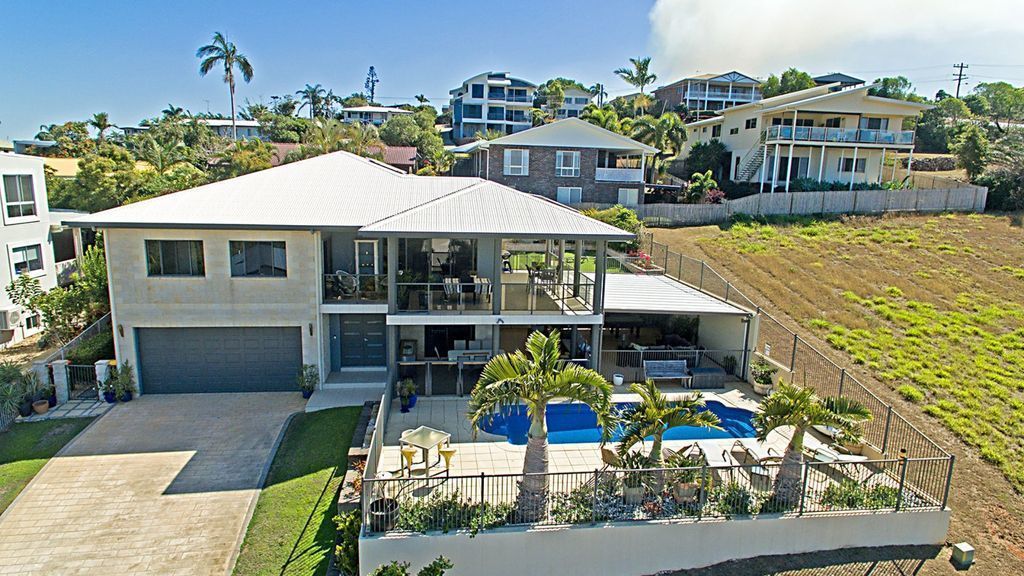 Pool With Seaviews AND Endless Entertaining