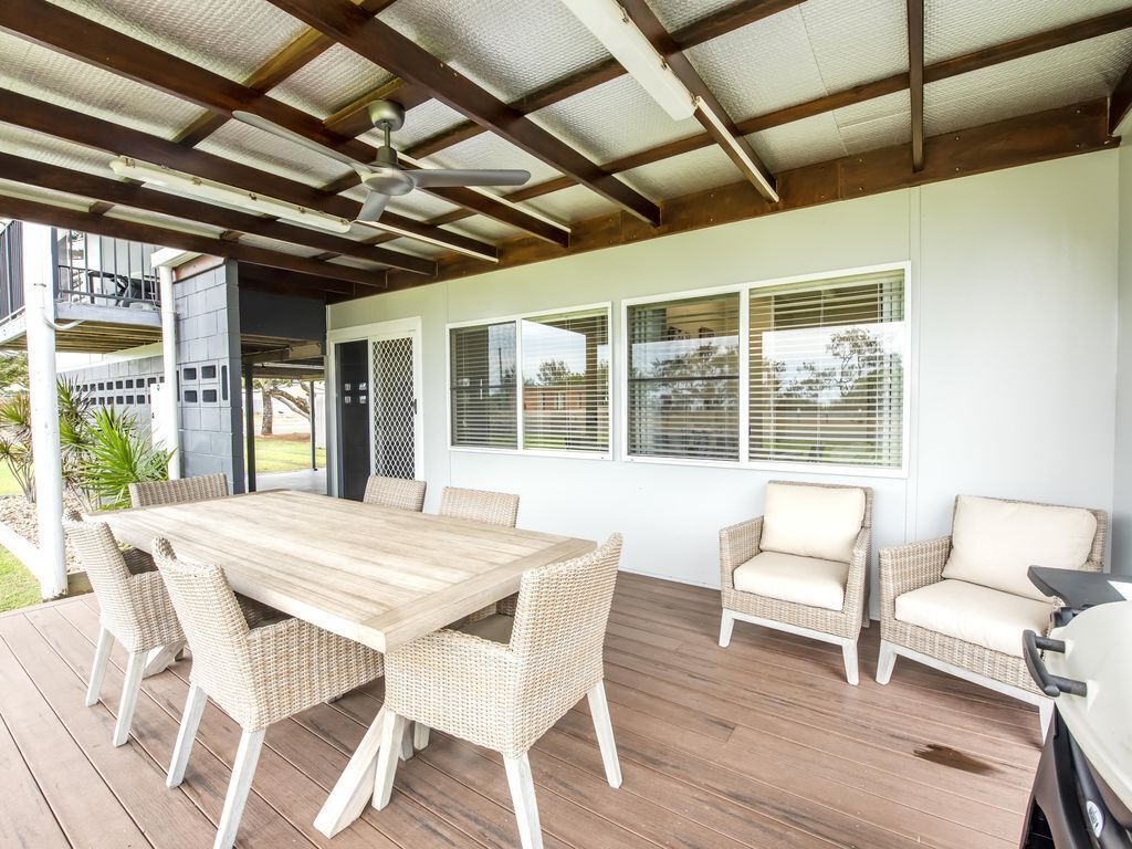 "the Deck" - Downstairs - Grasstree Beachfront Shacks