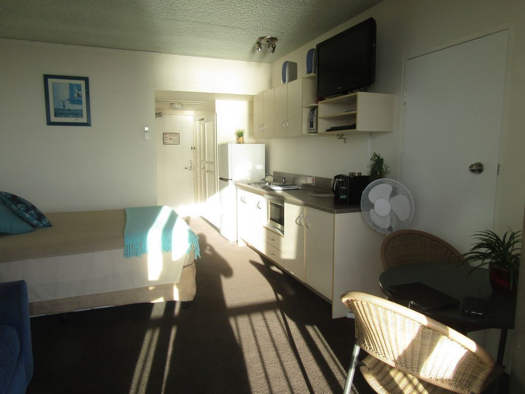 For Work or Play Amazing Ocean Views Fast Wifi Foxtel Pool A/C Strand Front