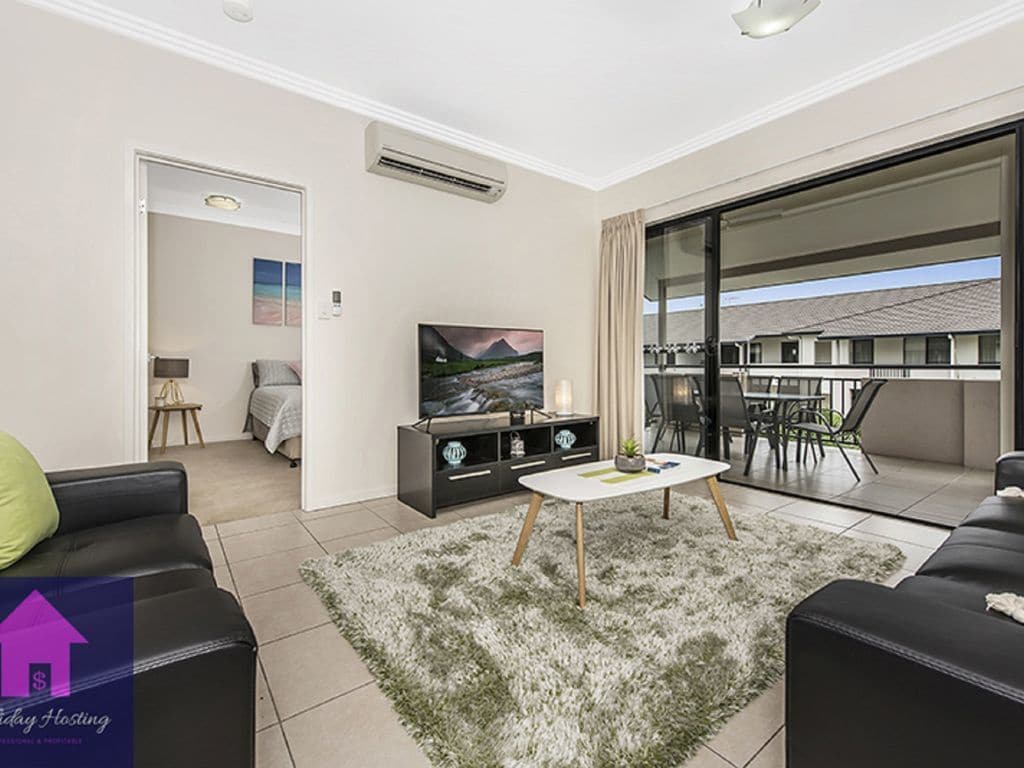 Modern Townsville Luxury - Spacious 3 BR Apartment!