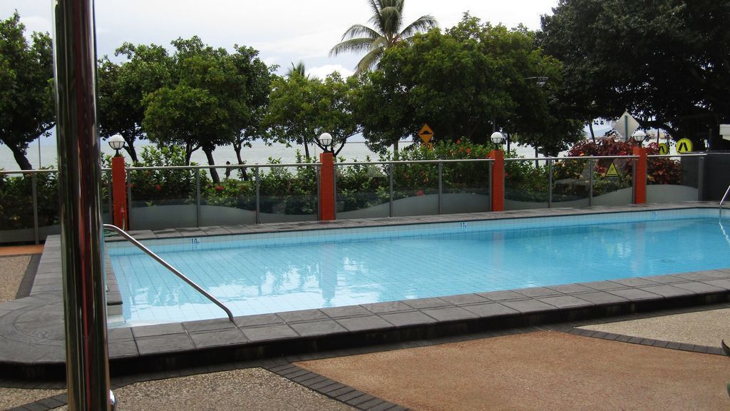 For Work or Play Amazing Ocean Views Fast Wifi Foxtel Pool A/C Strand Front