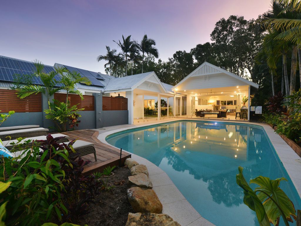 Beach Pavilions Magnificent "port Douglas" Beach House