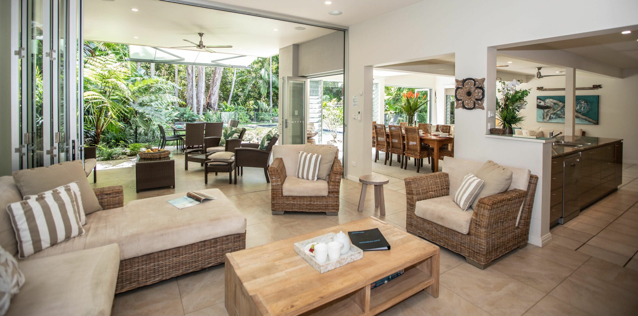 Port Douglas, Luxury Beach Front Home