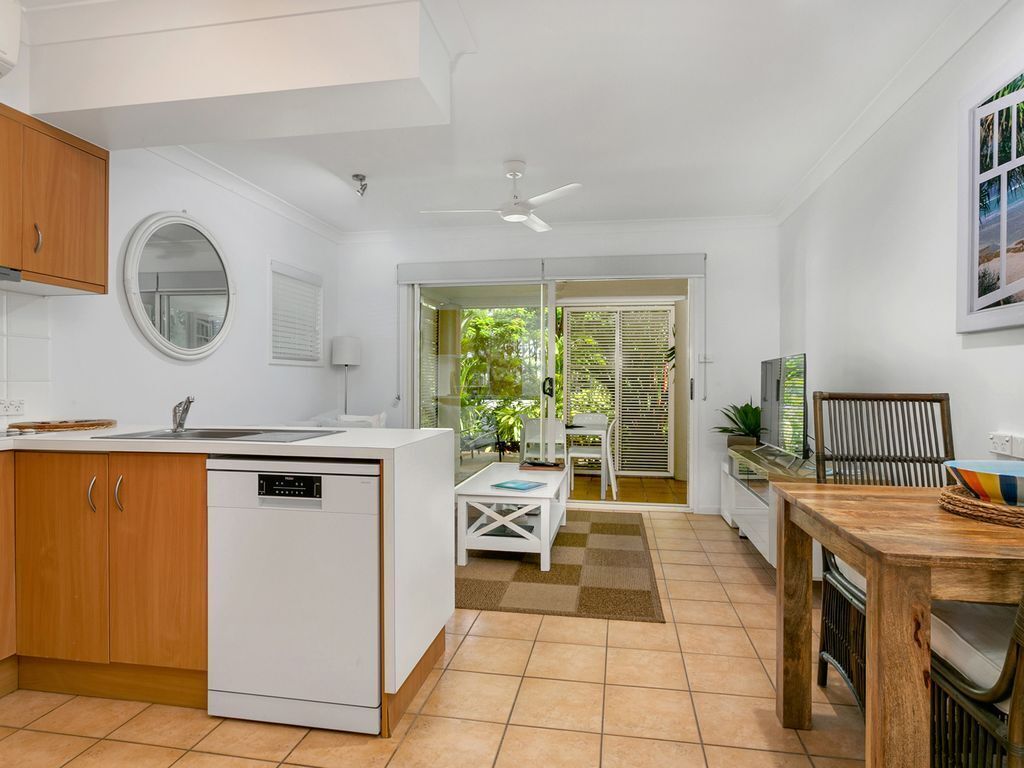 Port Douglas Apartments, Location, Location