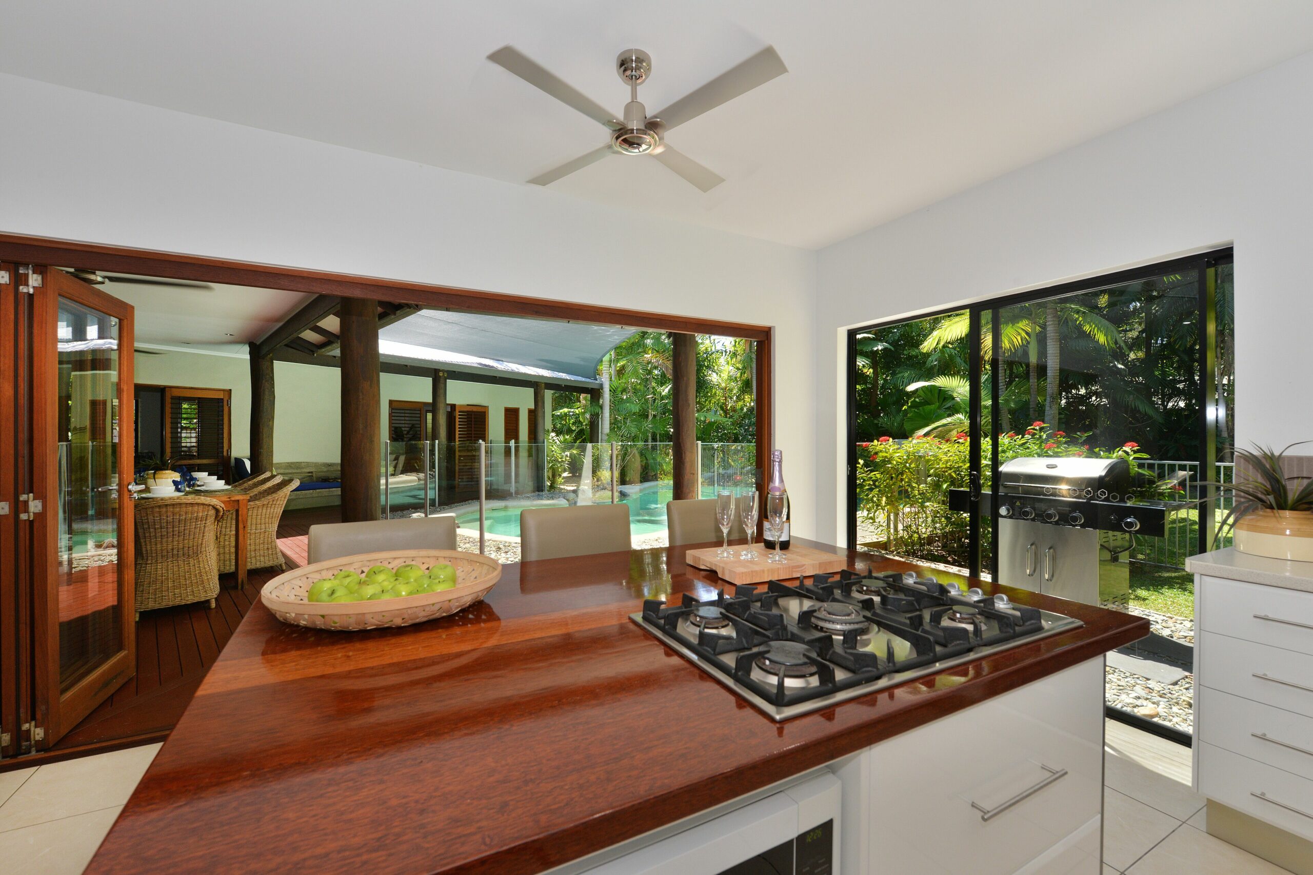 8@sands-tropical Home w Free Wifi,heated Pool & Complementary Drinks on Arrival