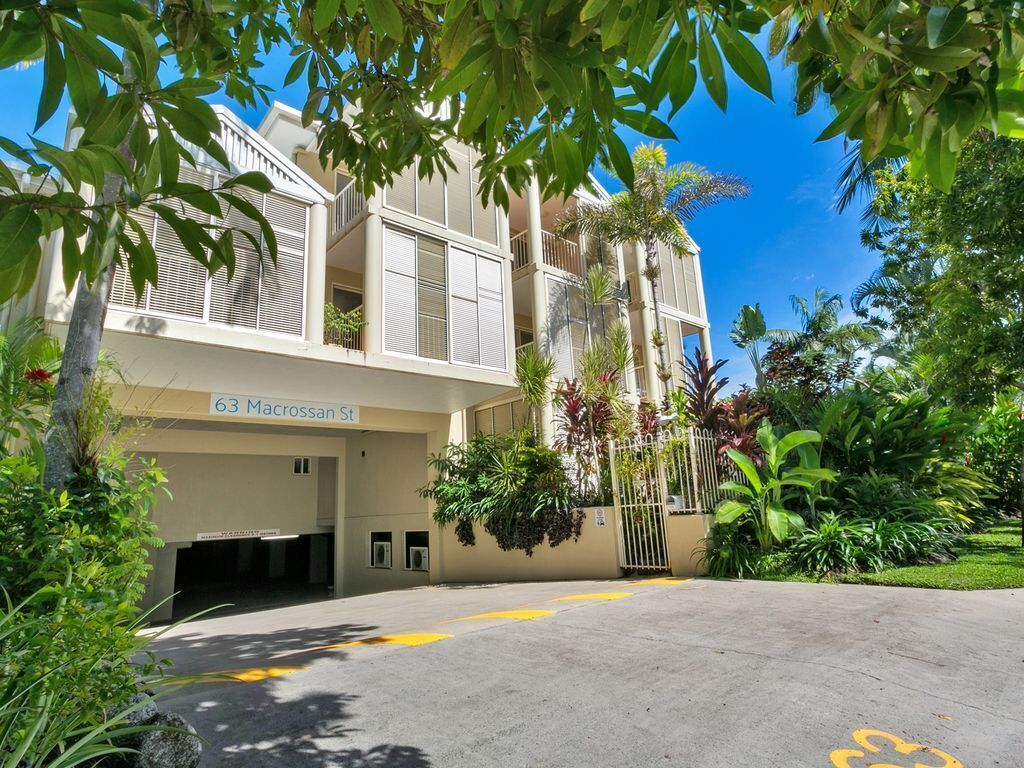 Port Douglas Apartments, Location, Location