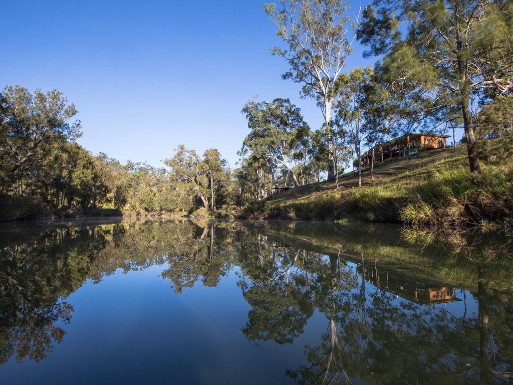 Beautiful River Frontage Luxury Acreage House