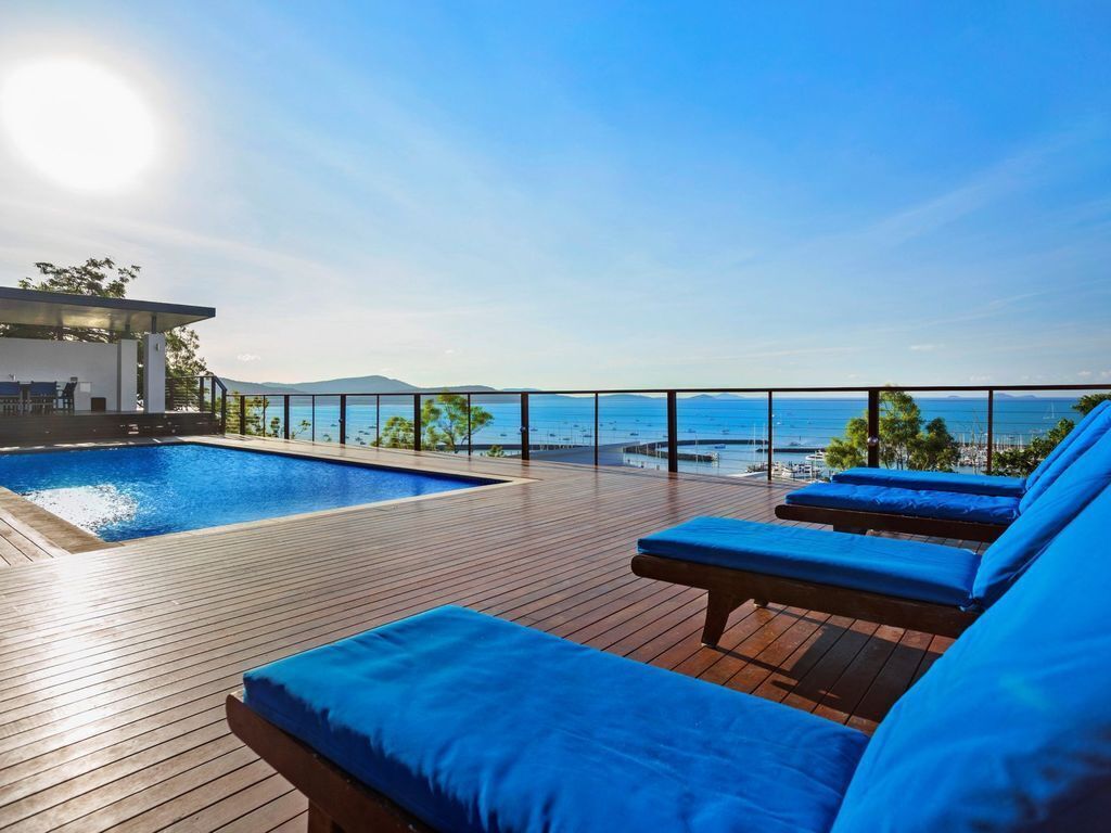 Nautilus On The Hill - Luxury Holiday Home in Central Airlie