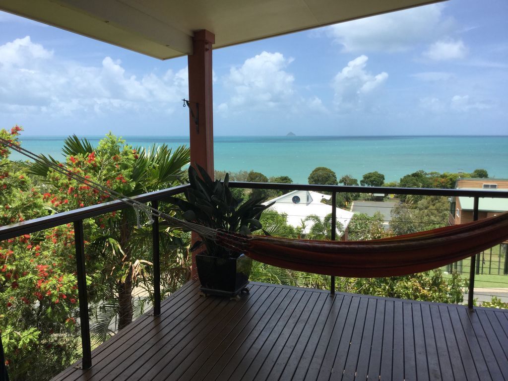 Lorikeet Lodge-private Tropical Hideaway-panoramic Views-pool and Mtrs to Beach