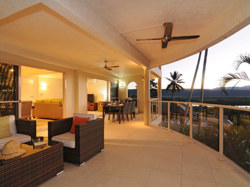 Island Point Villa 4 - Close to Town With Magnificent Ocean Views