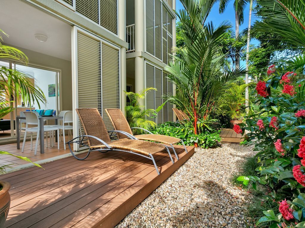 Port Douglas Apartments, Location, Location