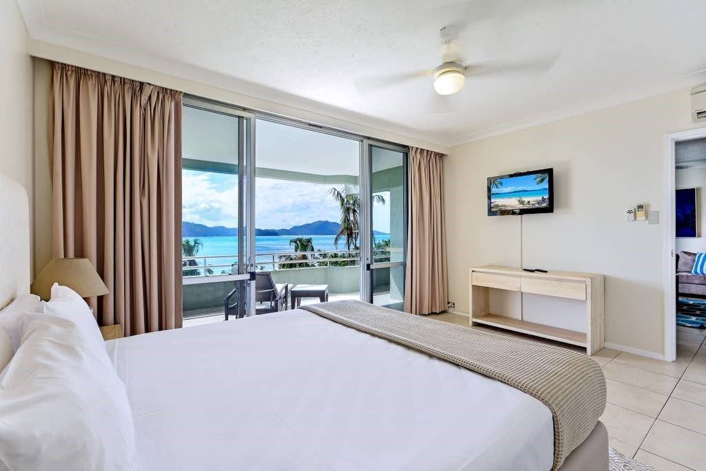 Lagoon Lodge 105 - Beachfront Apartment on Hamilton Island