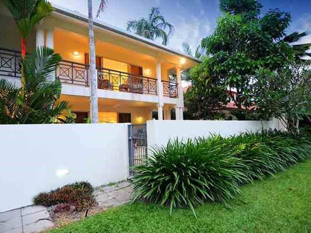 Plantation House 1 Spacious 4 Bedroom House Near Beach Wifi Netflix Telstra TV Playground Pool BBQ