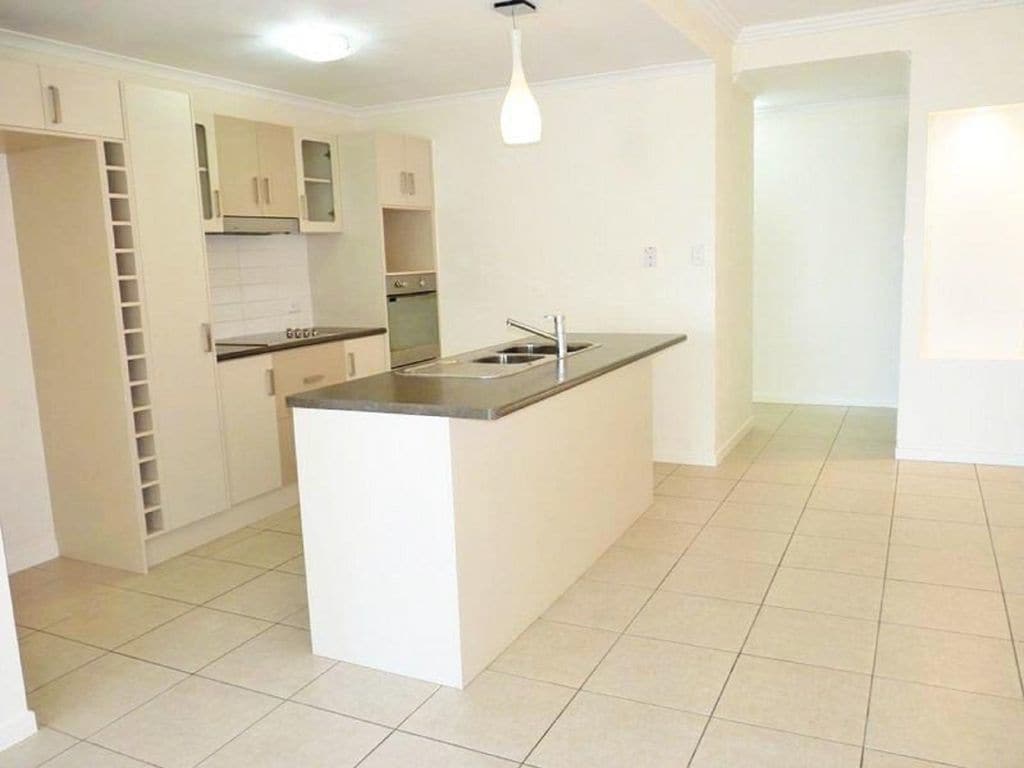 Modern Townsville Luxury - Spacious 3 BR Apartment!