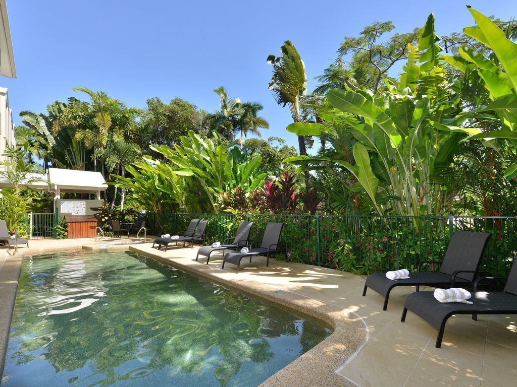 Port Douglas Apartments, Location, Location