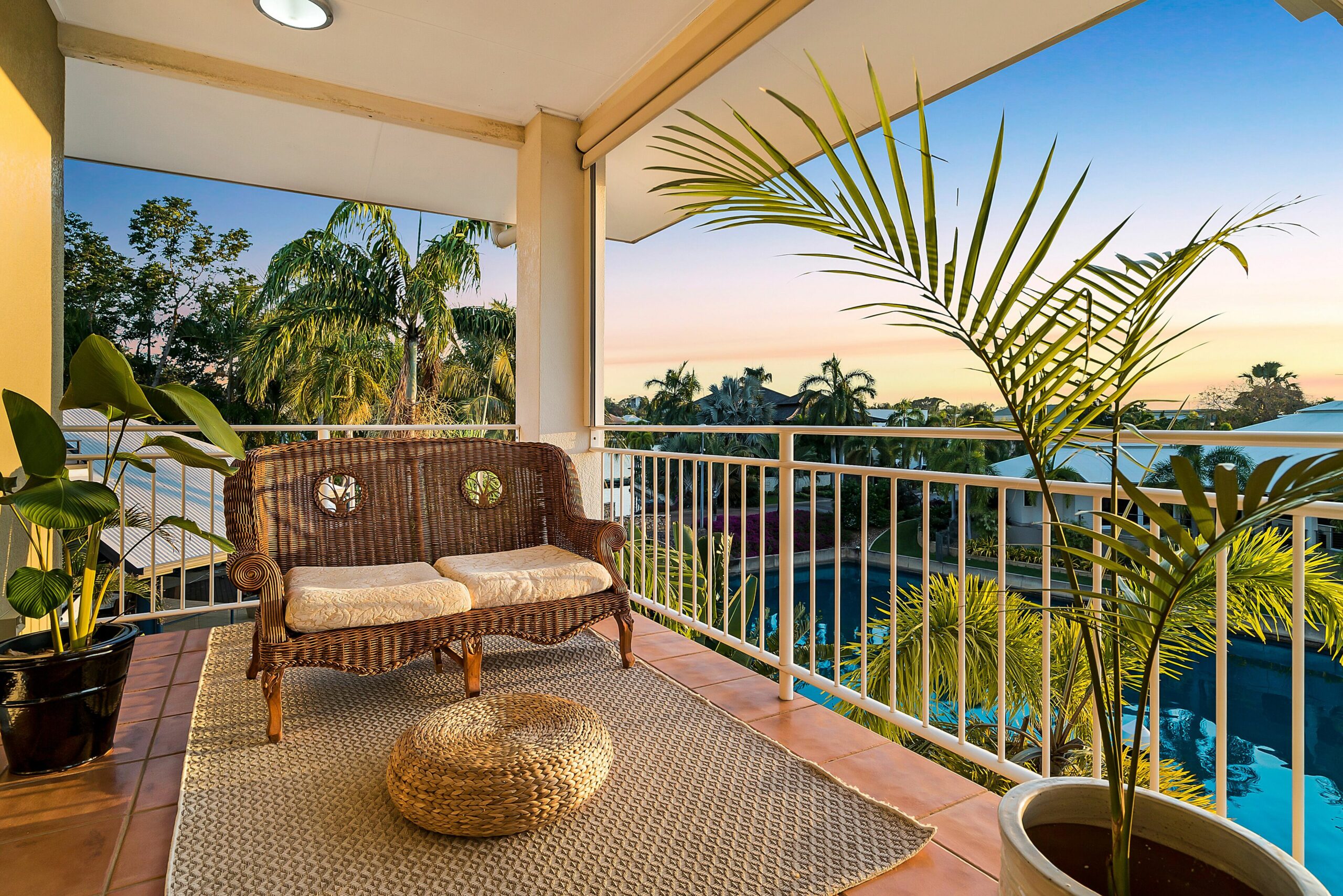 LARRAKEYAH PALMS — Darwin luxury on Cullen Bay Marina with Pool