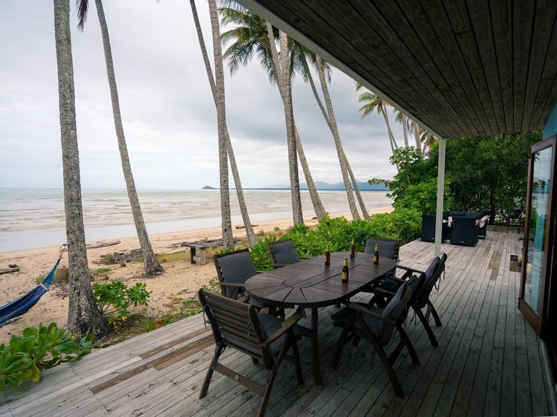 Frangipani Beach House - Absolute Beachfront/ Heated Pool