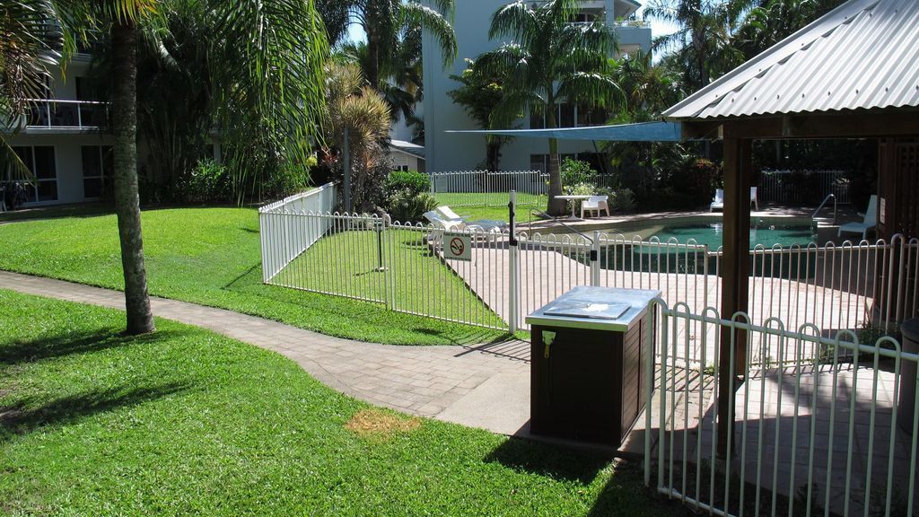 Spacious 2-bedroom Apartment Overlooking one of the Pools, Perfect for Families