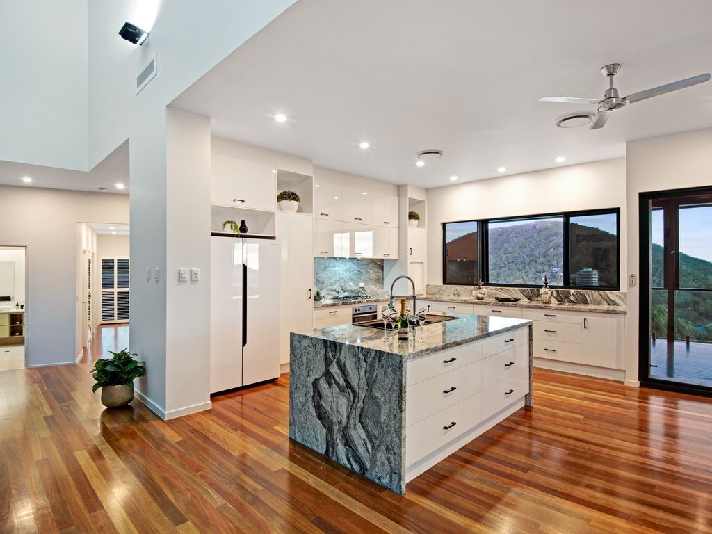 Southwinds - Stunning 7 Bedroom House on Hamilton Island