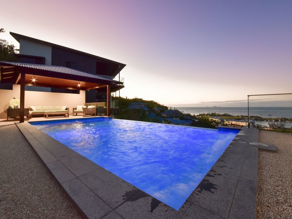 Modern Luxurious Home overlooking Port of Airlie