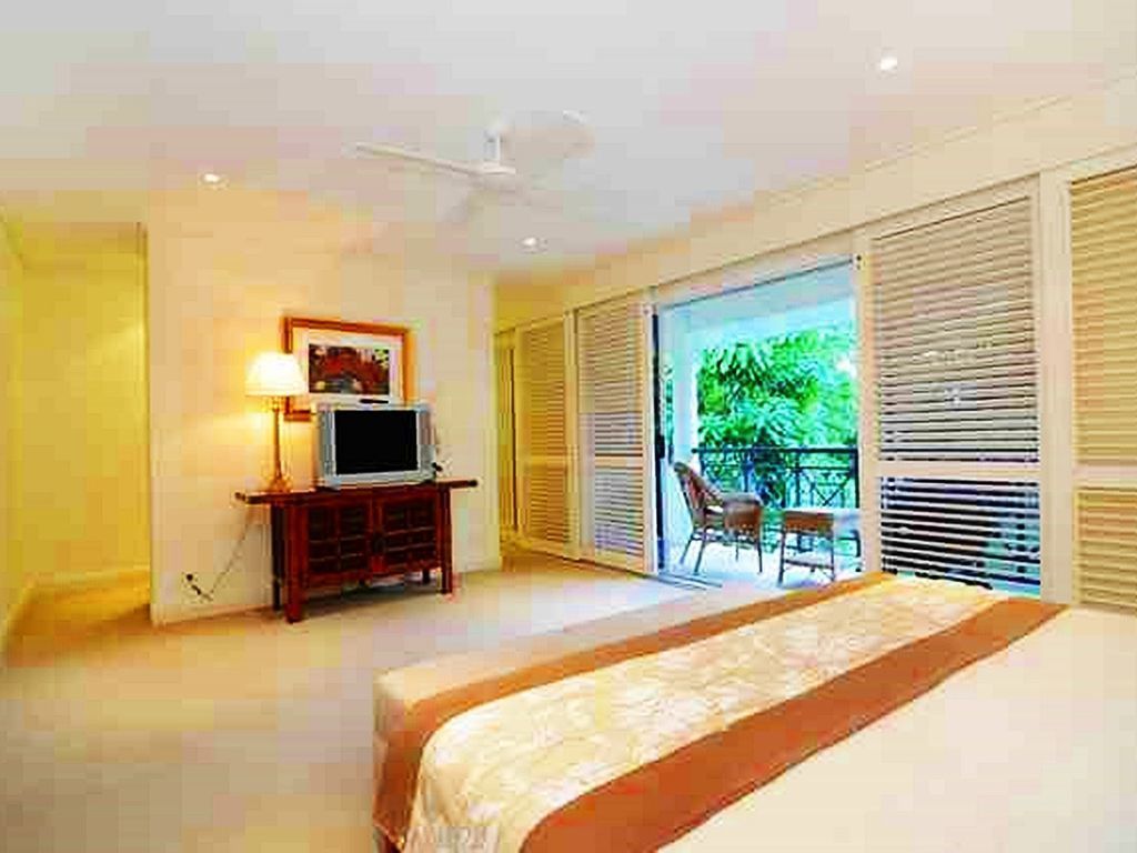 Plantation House 1 Spacious 4 Bedroom House Near Beach Wifi Netflix Telstra TV Playground Pool BBQ