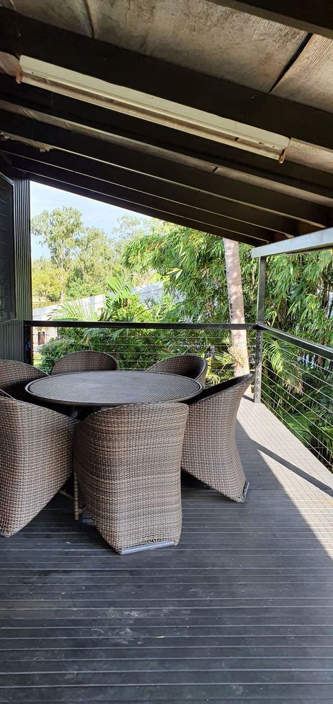 3 BEDROOM HOME & POOL / CHAMPAGNE STAYS DARWIN