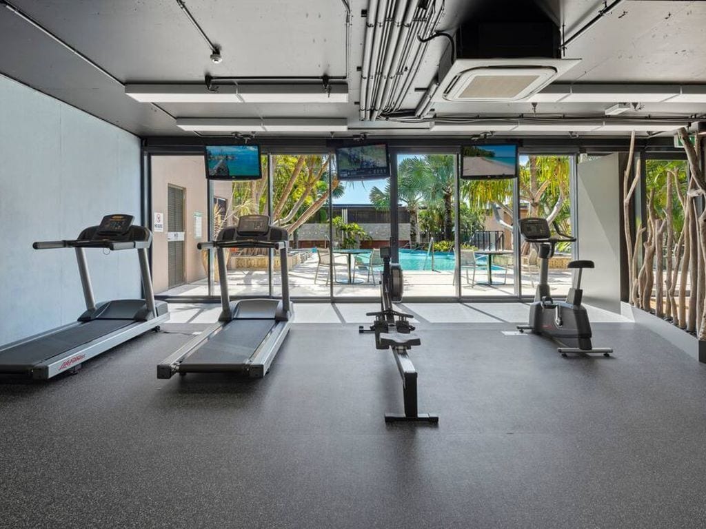 Luxury Waterfrontpoolgym