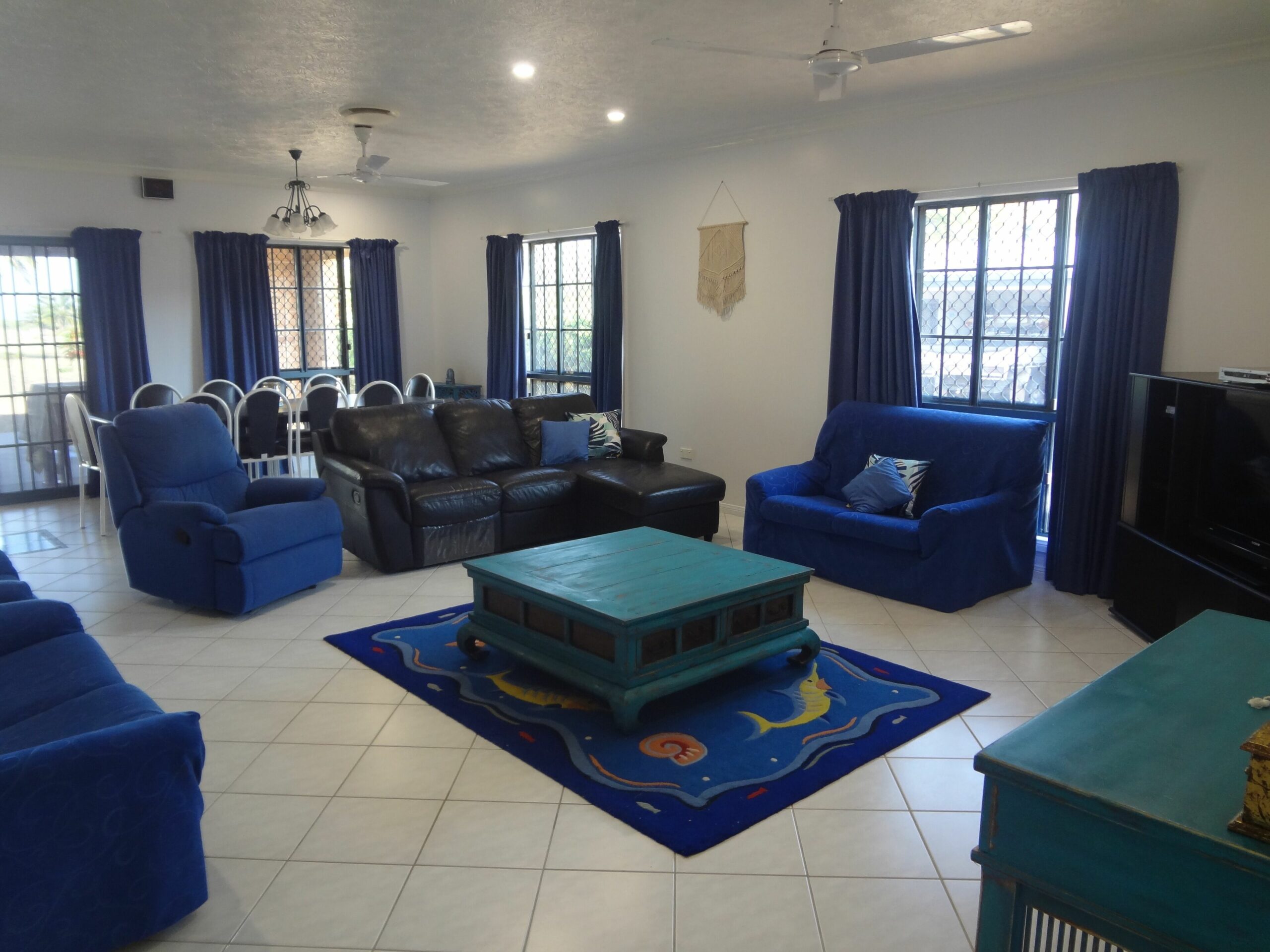 LUCINDA BEACH HOLIDAY HOME: "NAUTICAL BLUE LUCINDA"