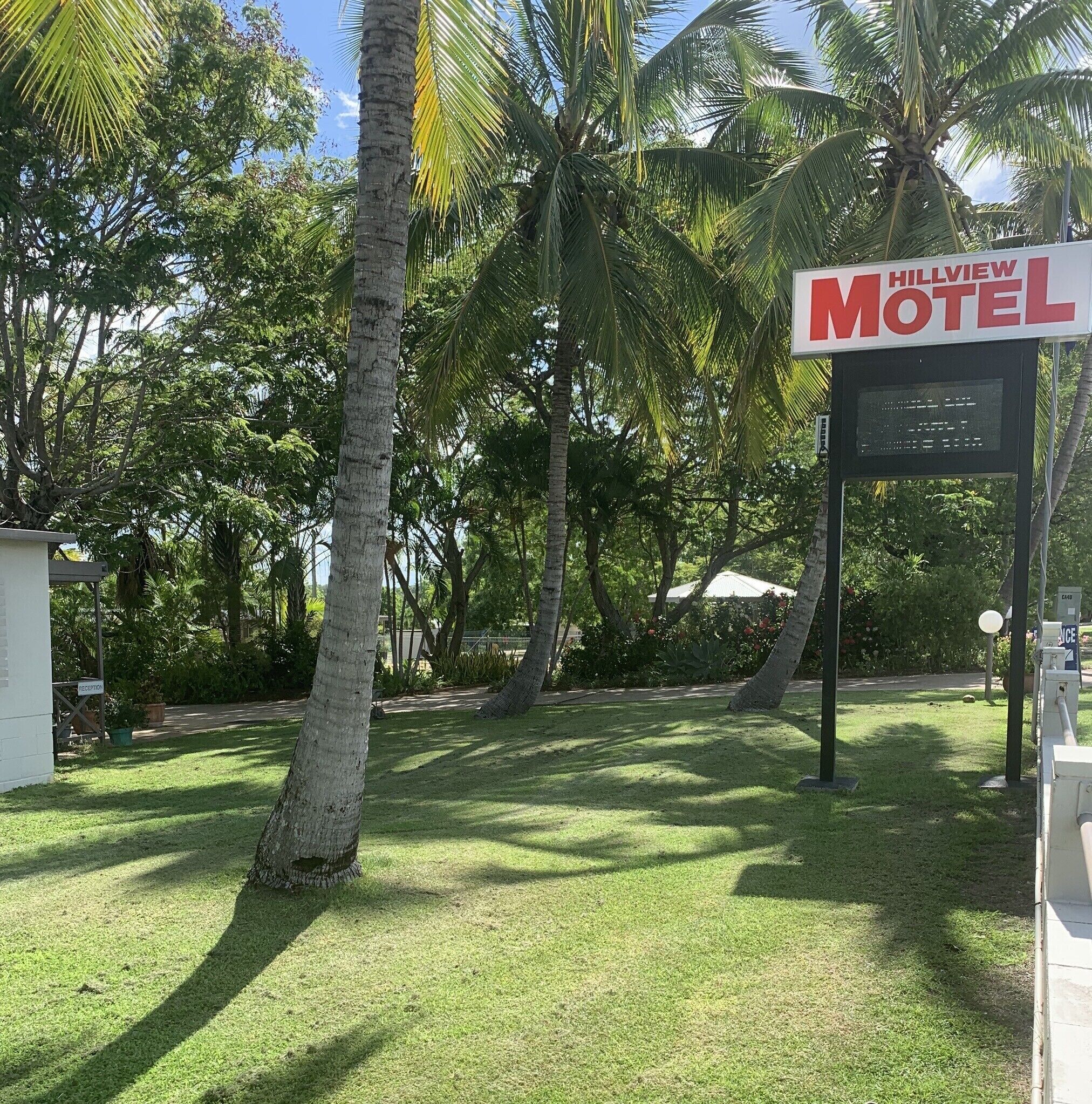 Hillview Motel