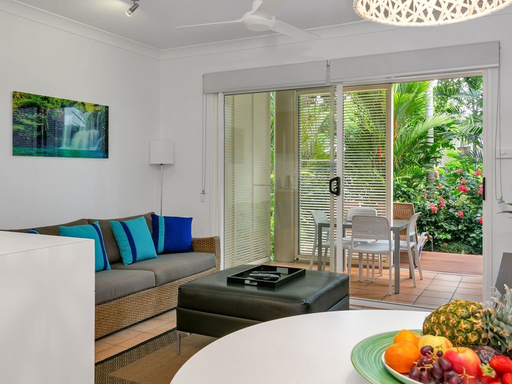 Port Douglas Apartments, Location, Location