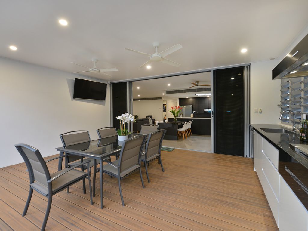 89 @ The Edge, Oceans Edge Palm Cove. 4 Bedroom Luxury Holiday Home