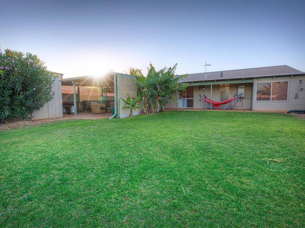 Picture Perfect Family Holiday Home With a Delightful Back Yard