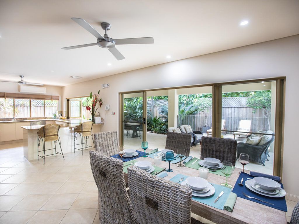 Six Beachside Port Douglas With Heated Swimming Pool & Footsteps From the Beach