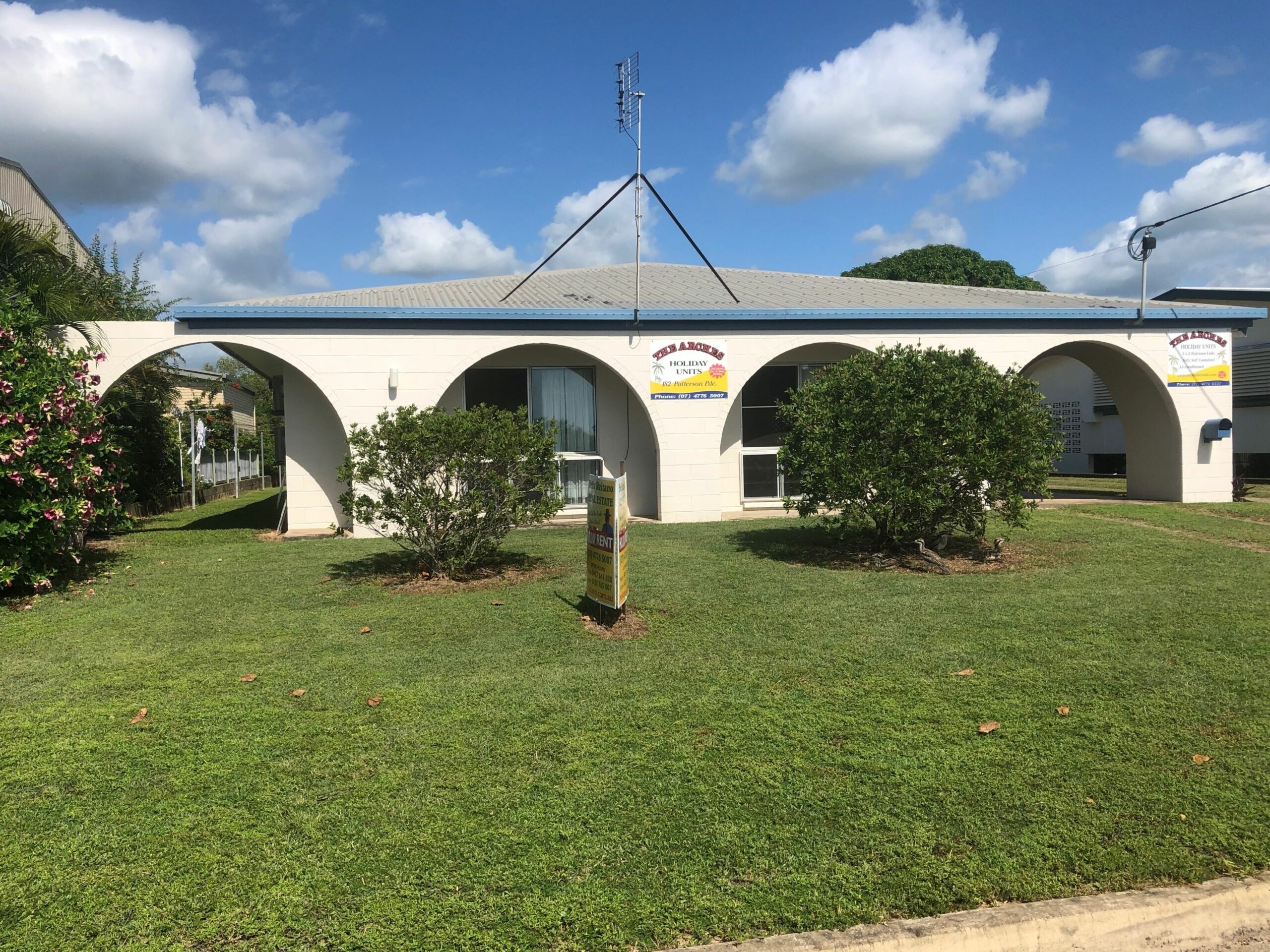 Lucinda Beachfront  with off street parking for cars and boats