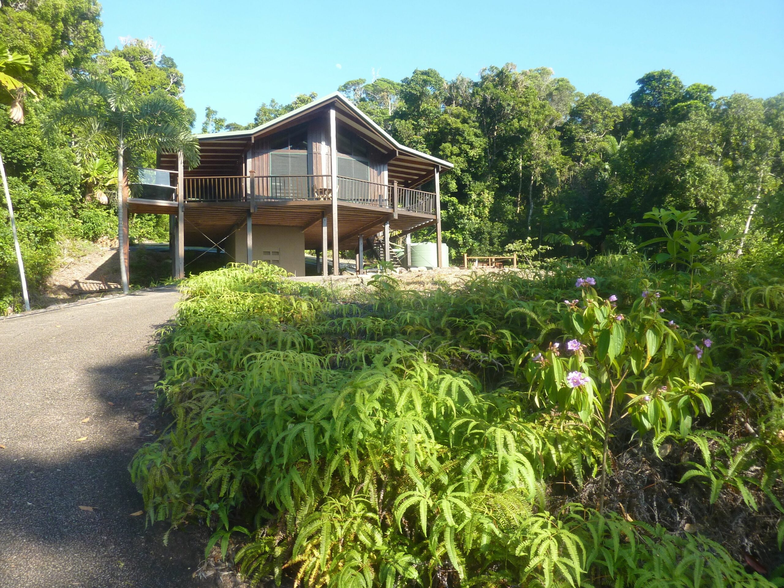 Daintree Holiday Homes - Yurara - Ocean Views With Luxury Spa Bath for Two